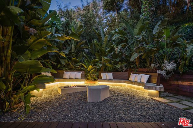 562 Stassi Lane, Santa Monica, CA 90402