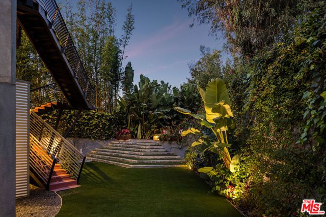 562 Stassi Lane, Santa Monica, CA 90402