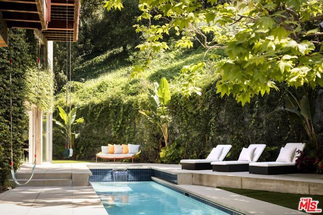 562 Stassi Lane, Santa Monica, CA 90402
