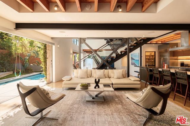 562 Stassi Lane, Santa Monica, CA 90402