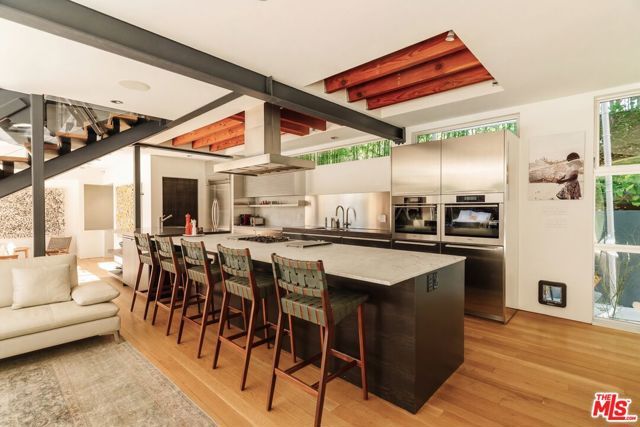 562 Stassi Lane, Santa Monica, CA 90402