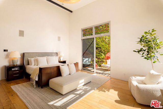 562 Stassi Lane, Santa Monica, CA 90402