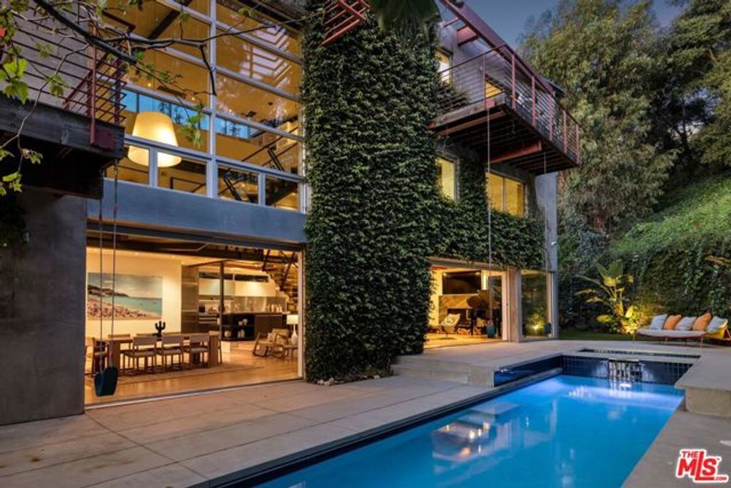 562 Stassi Lane, Santa Monica, CA 90402