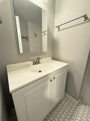 10702 Lanshire DR B, Austin, TX 78758