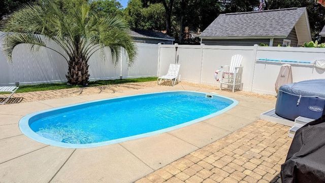 611 5th Ave. N, Surfside Beach, SC 29575
