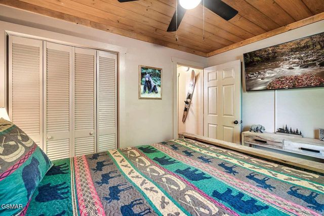 2012 Slippery Rock Circle, Sevierville, TN 37862