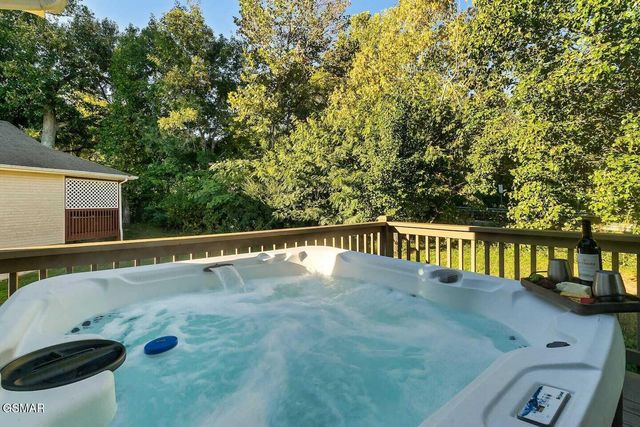 2012 Slippery Rock Circle, Sevierville, TN 37862