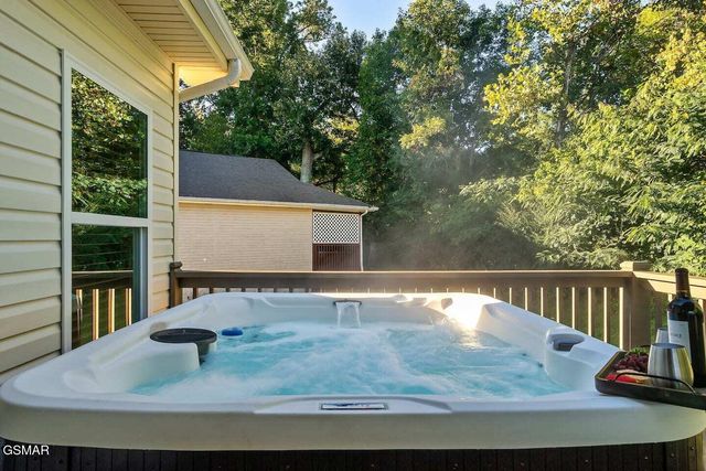 2012 Slippery Rock Circle, Sevierville, TN 37862