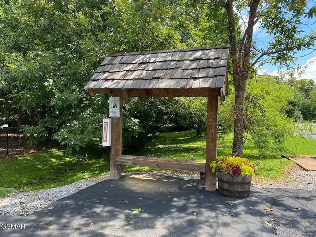 2012 Slippery Rock Circle, Sevierville, TN 37862