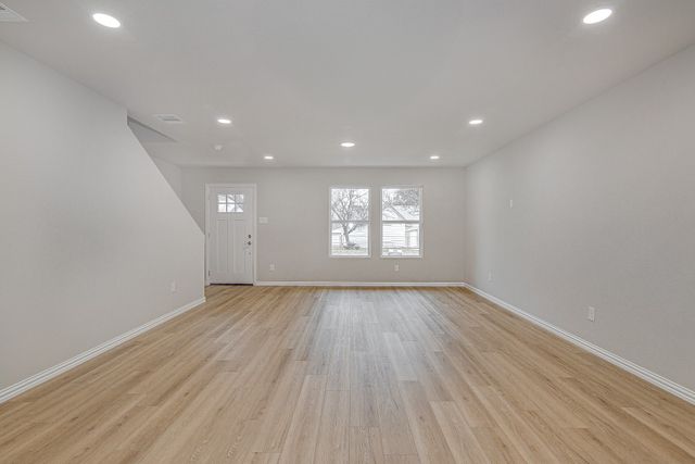 1128 E Broadway Avenue, Fort Worth, TX 76104