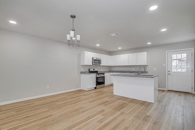 1128 E Broadway Avenue, Fort Worth, TX 76104