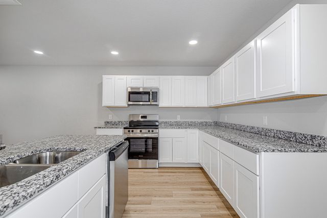 1128 E Broadway Avenue, Fort Worth, TX 76104