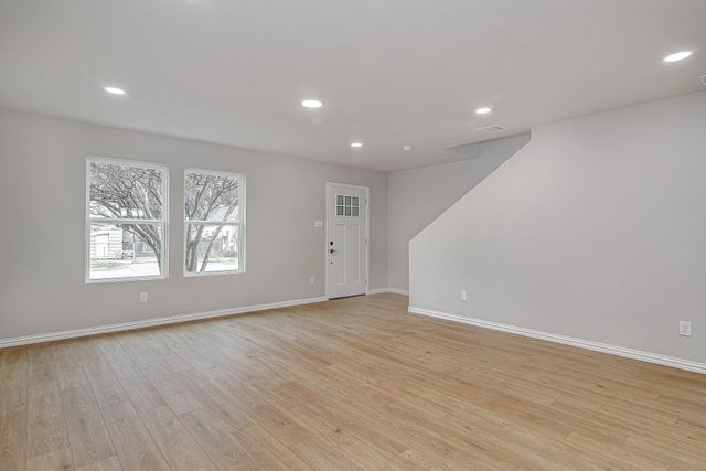 1128 E Broadway Avenue, Fort Worth, TX 76104