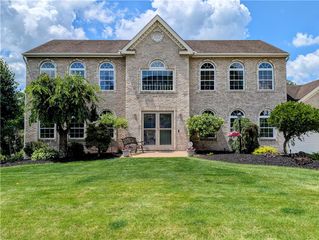 570 Peregrine Dr, North Huntingdon, PA 15642