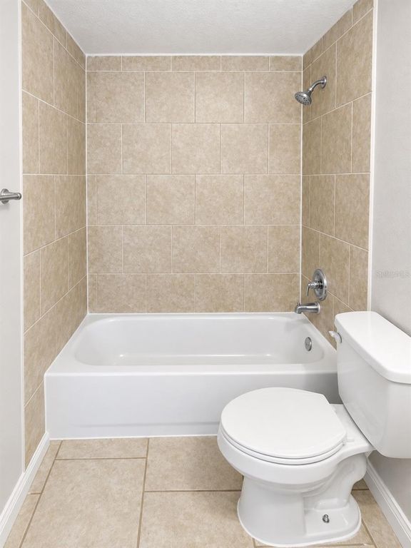 Image 15 of property listing at 2771 L B MCLEOD ROAD A, Orlando, FL 32805