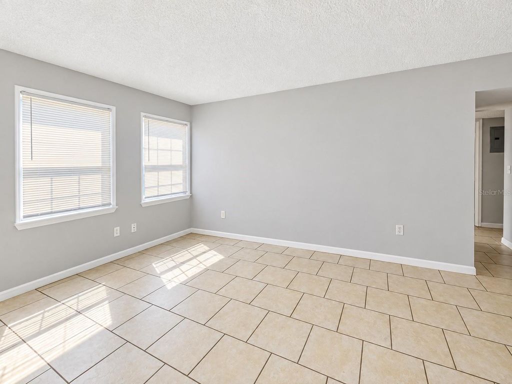Image 3 of property listing at 2771 L B MCLEOD ROAD A, Orlando, FL 32805