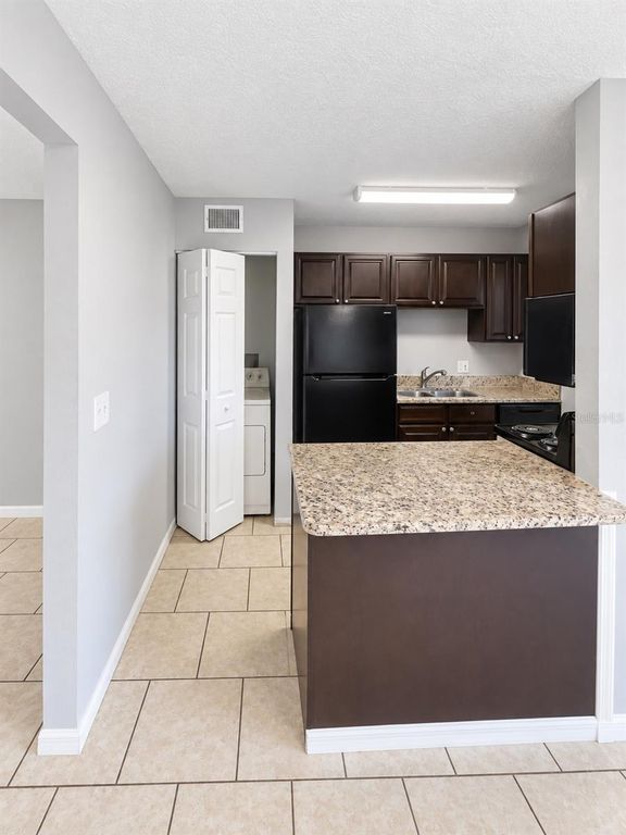 Image 5 of property listing at 2771 L B MCLEOD ROAD A, Orlando, FL 32805