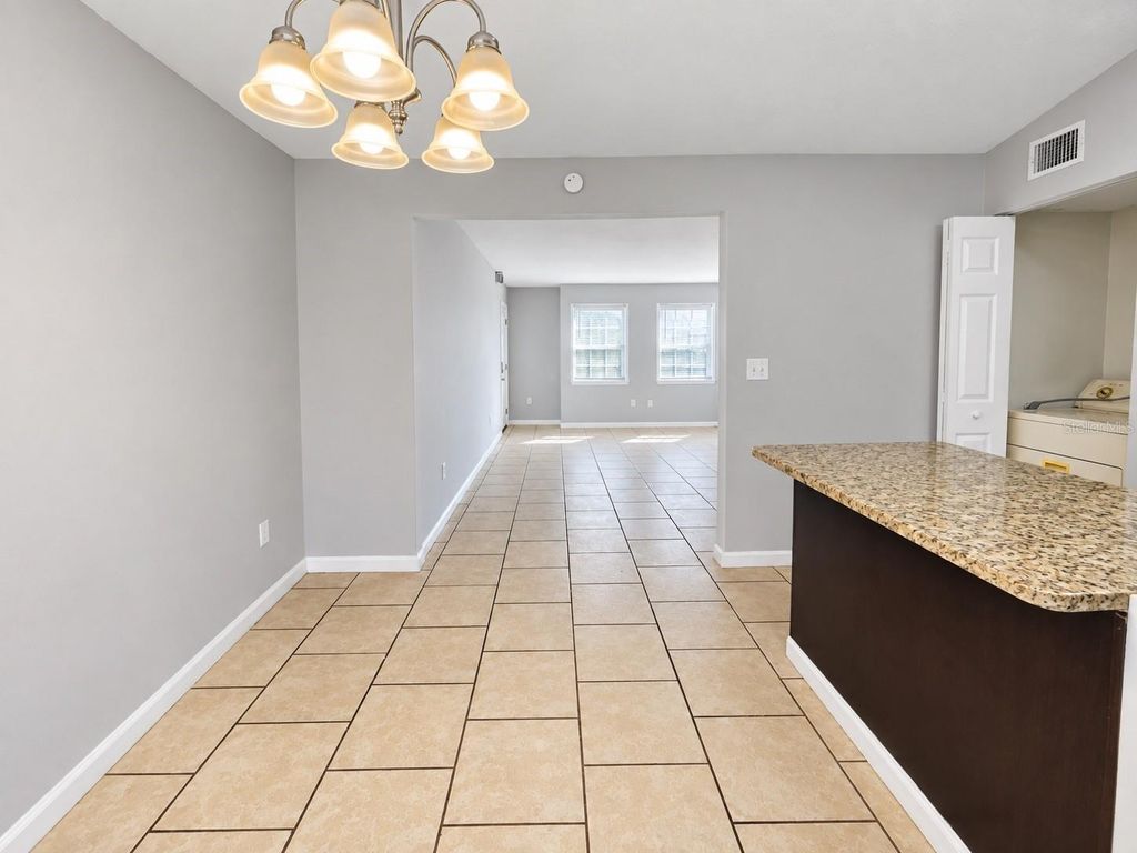 Image 10 of property listing at 2771 L B MCLEOD ROAD A, Orlando, FL 32805