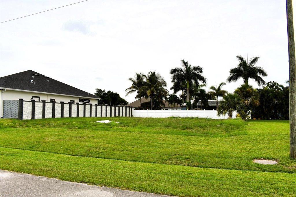 2565 SW Salzedo Avenue, Port St Lucie, FL 34987