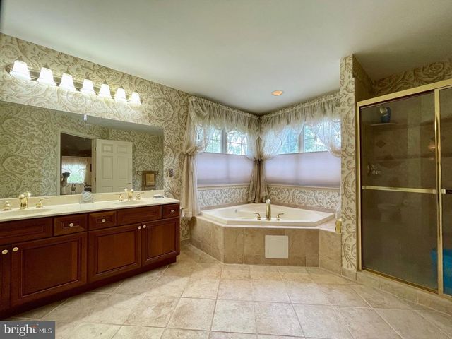1 EAGLEVIEW LN, Schwenksville, PA 19473
