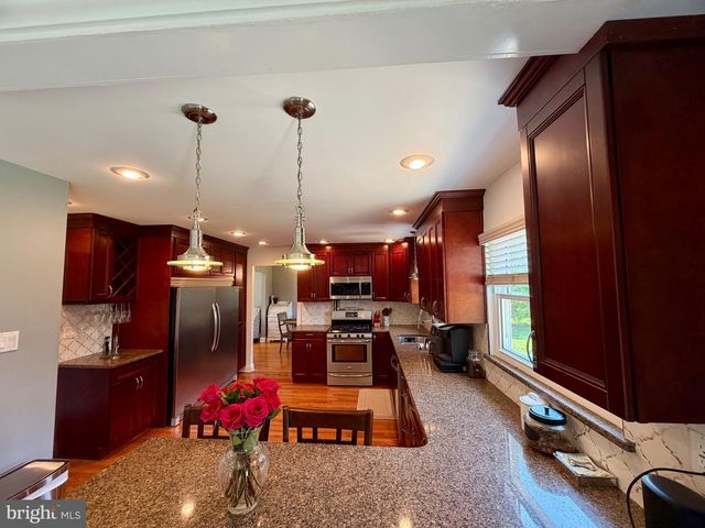 5 PRINCESS AVE, Marlton, NJ 08053