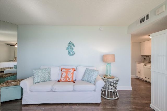 2566 GARY CIRCLE 3, Dunedin, FL 34698