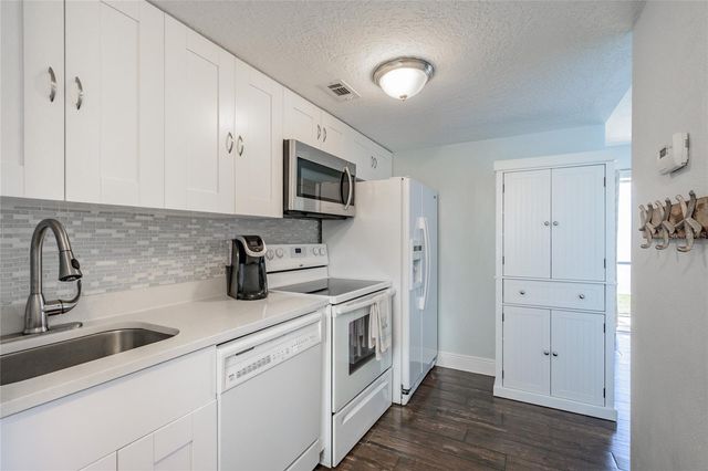 2566 GARY CIRCLE 3, Dunedin, FL 34698