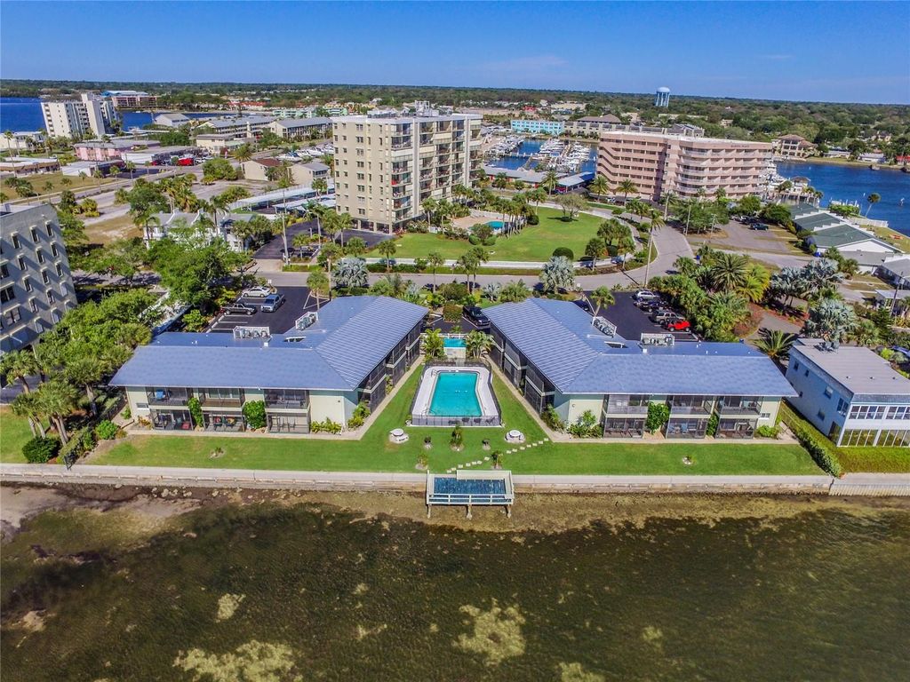 2566 GARY CIRCLE 3, Dunedin, FL 34698