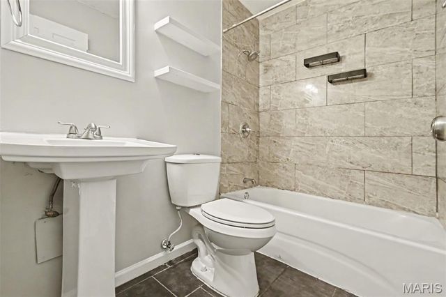 11748 Vizcuya Court, Florissant, MO 63033