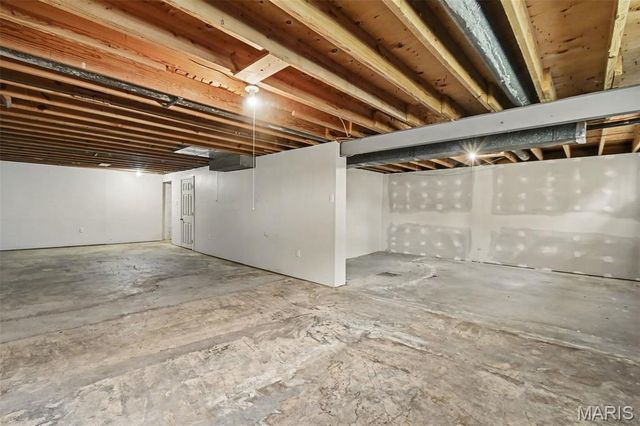 11748 Vizcuya Court, Florissant, MO 63033