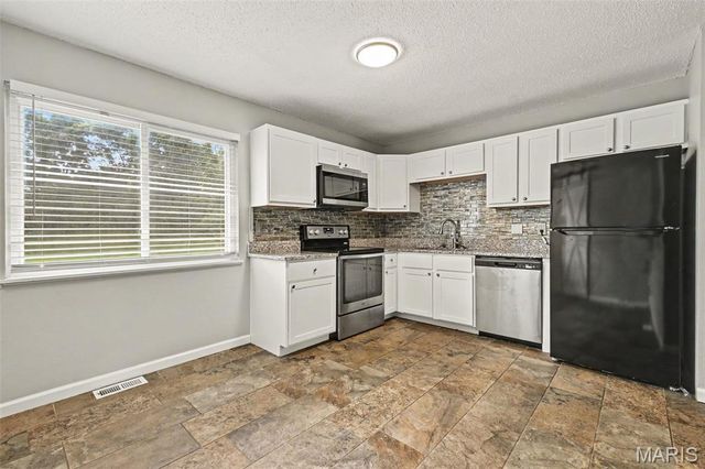 11748 Vizcuya Court, Florissant, MO 63033