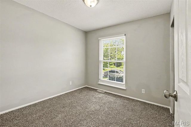 11748 Vizcuya Court, Florissant, MO 63033