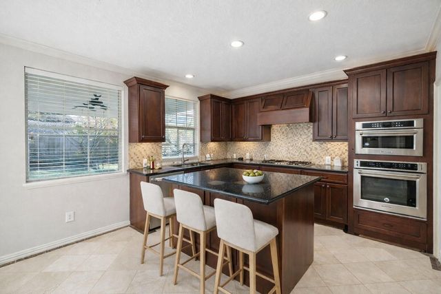 3002 Autumn Cove Court, Friendswood, TX 77546