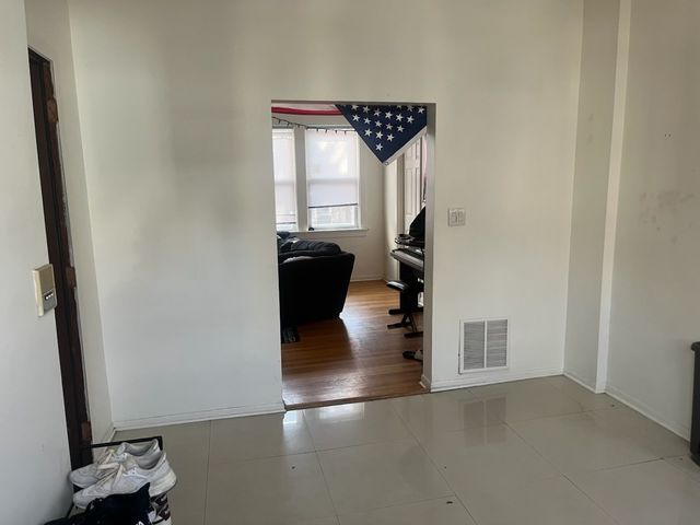 3248 N Clark Street 2R, Chicago, IL 60657
