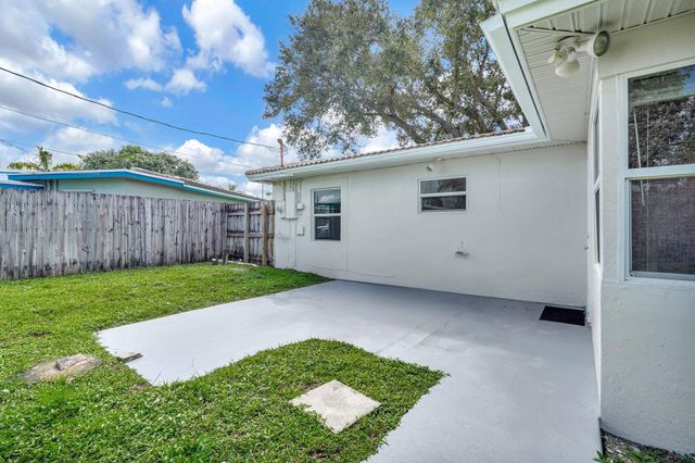 261 NE 45th St, Oakland Park, FL 33334