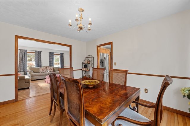 39 Hillside Dr, Sturbridge, MA 01566