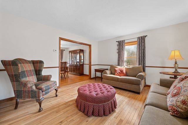 39 Hillside Dr, Sturbridge, MA 01566