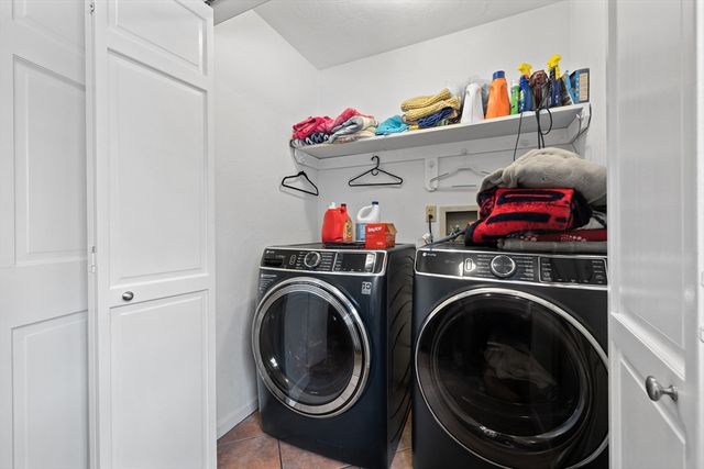 39 Hillside Dr, Sturbridge, MA 01566