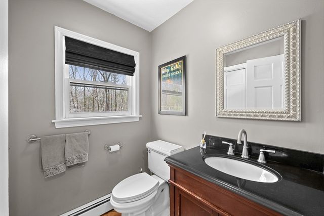 39 Hillside Dr, Sturbridge, MA 01566