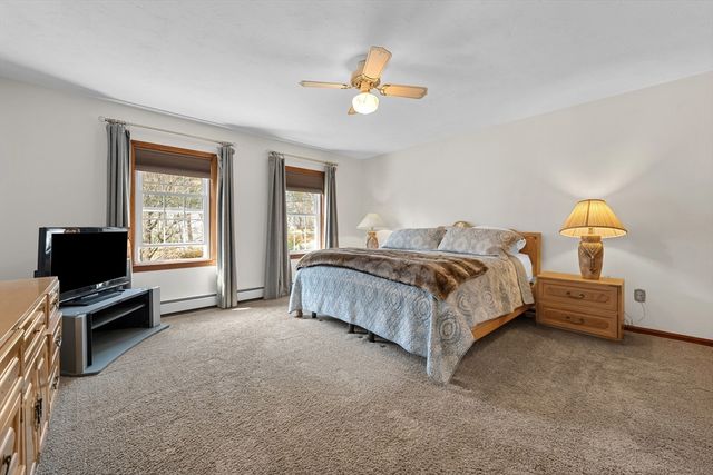 39 Hillside Dr, Sturbridge, MA 01566