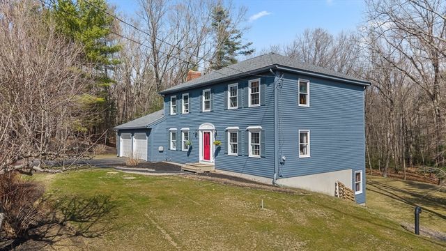 39 Hillside Dr, Sturbridge, MA 01566