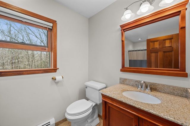 39 Hillside Dr, Sturbridge, MA 01566