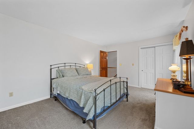 39 Hillside Dr, Sturbridge, MA 01566