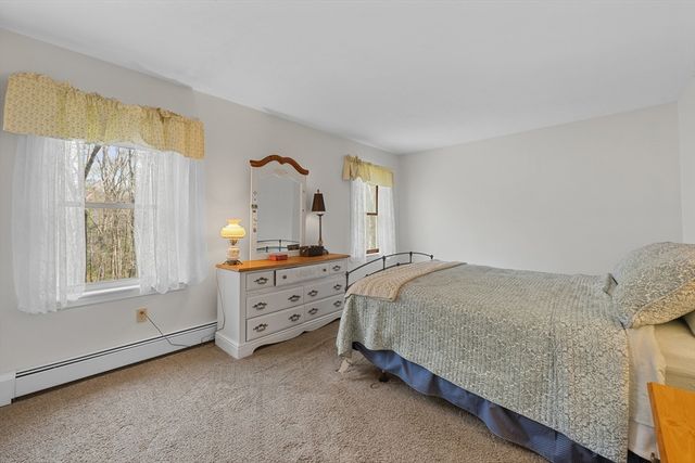 39 Hillside Dr, Sturbridge, MA 01566