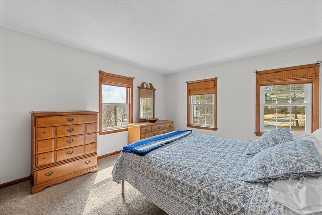 39 Hillside Dr, Sturbridge, MA 01566