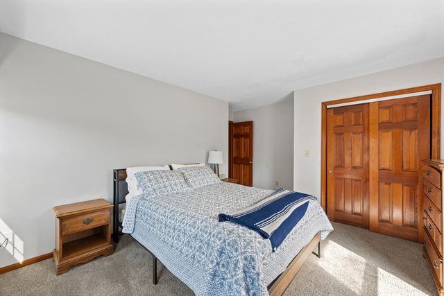 39 Hillside Dr, Sturbridge, MA 01566
