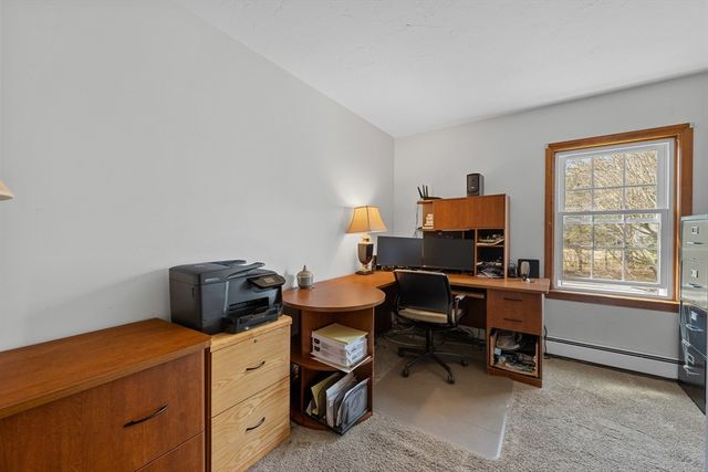 39 Hillside Dr, Sturbridge, MA 01566