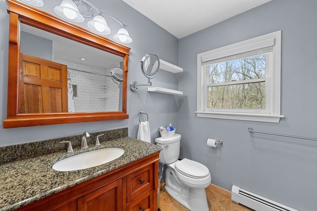 39 Hillside Dr, Sturbridge, MA 01566