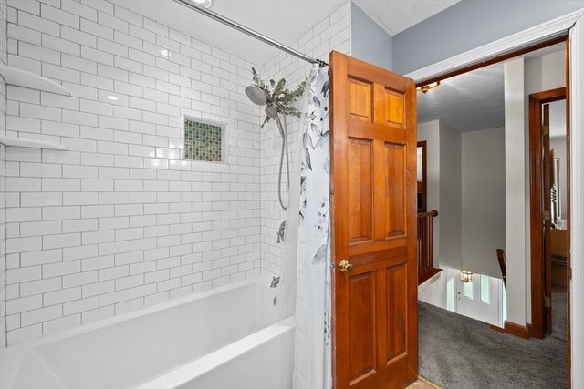 39 Hillside Dr, Sturbridge, MA 01566