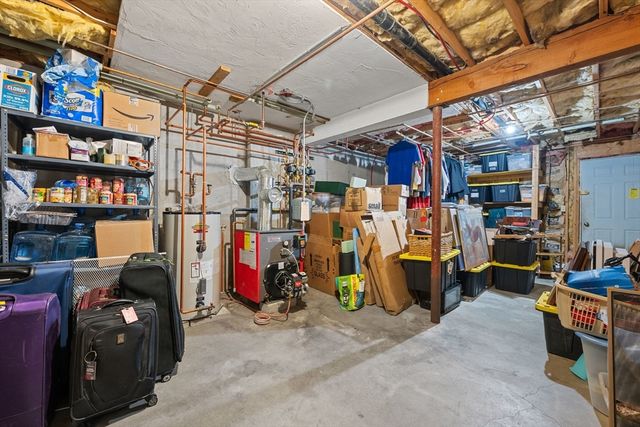 39 Hillside Dr, Sturbridge, MA 01566